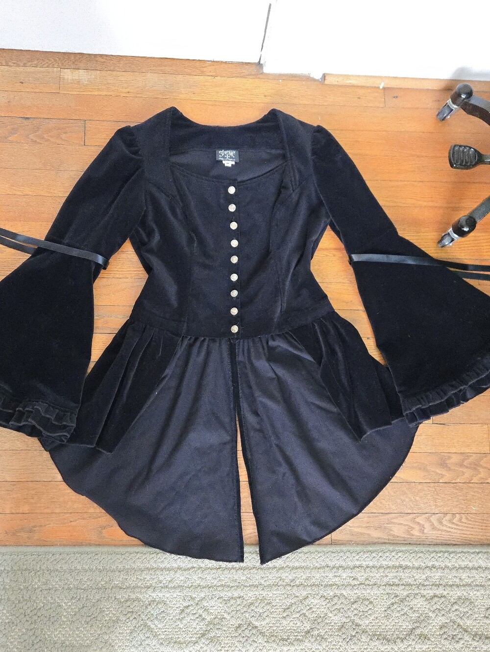 Shrine of Hollywood black velvet goth steampunk tailcoat bell sleeve peplum - Picture 10 of 16